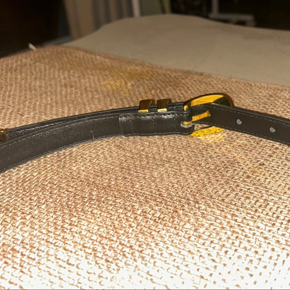 CÉLINE Paris Black Leather Belt – Classic and Elegant.